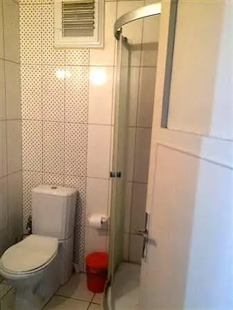 Uyar Palace אכסניה