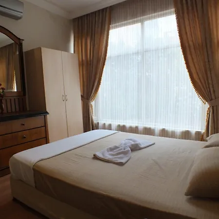 Uyar Palace Hostel *