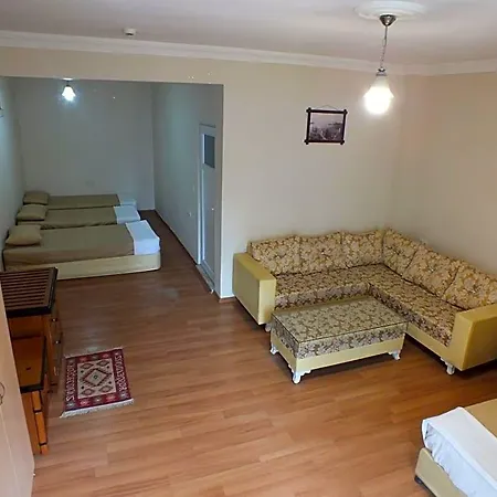 אכסניה Uyar Palace אנטליה