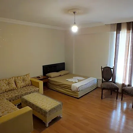 אכסניה Uyar Palace אנטליה