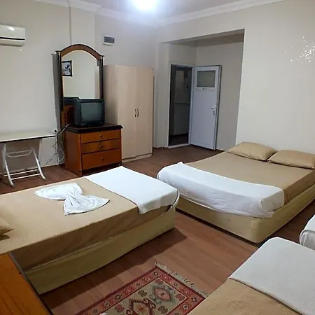 אכסניה Uyar Palace אנטליה