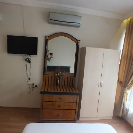 Hostel Uyar Palace *