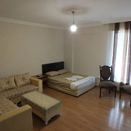 Uyar Palace Hostel *