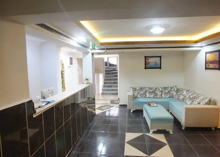 Uyar Palace Hostel *