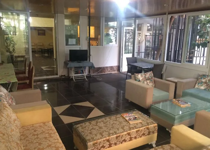 Hostel Uyar Palace *