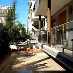 Hostal Uyar Palace *