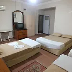 Hostal Uyar Palace