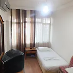 Hostal Uyar Palace