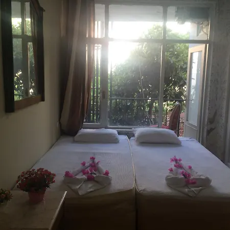 Uyar Palace Hostel *