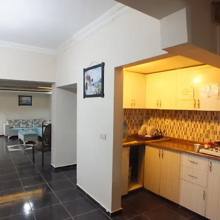 Hostal Uyar Palace *
