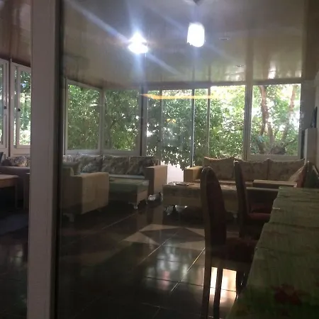 Uyar Palace Hostal *
