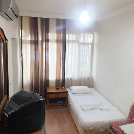 Hostal Uyar Palace